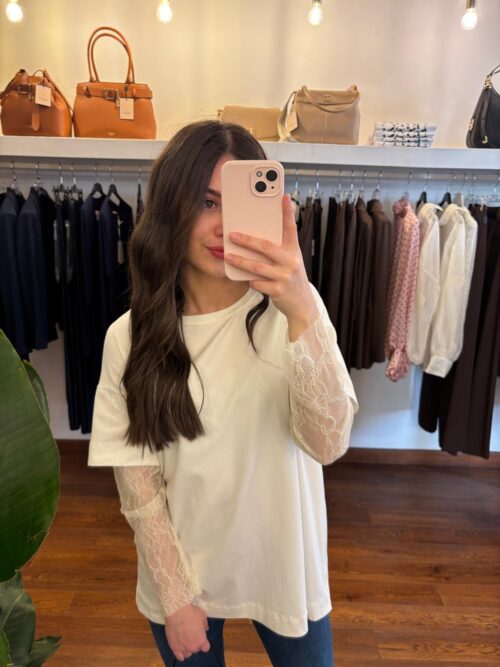 T-shirt con maniche in pizzo - immagine 2