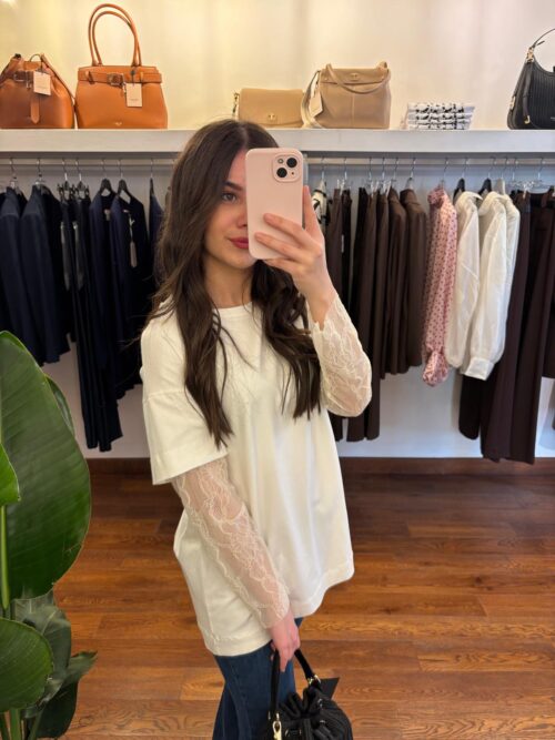 T-shirt con maniche in pizzo