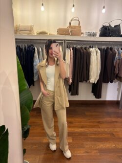 Pantalone in suede sabbia