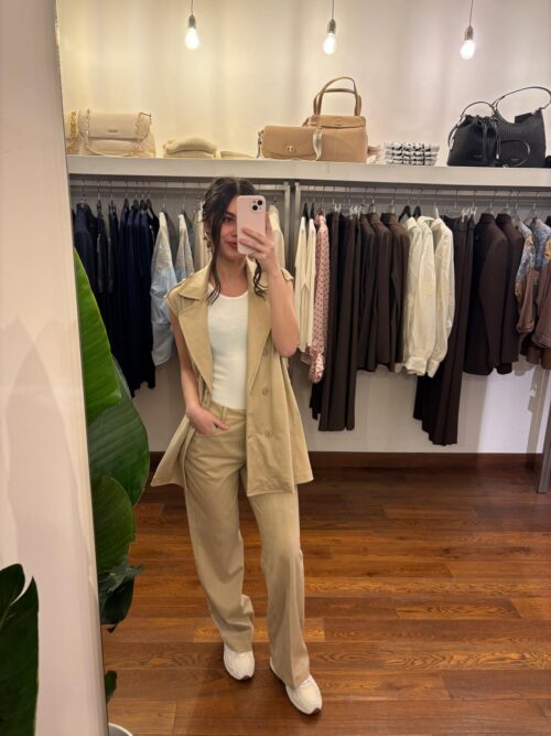 Pantalone in suede sabbia